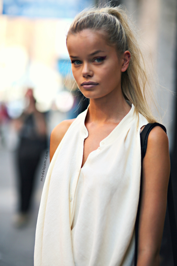 Fashion model Frida Aasen and their looks